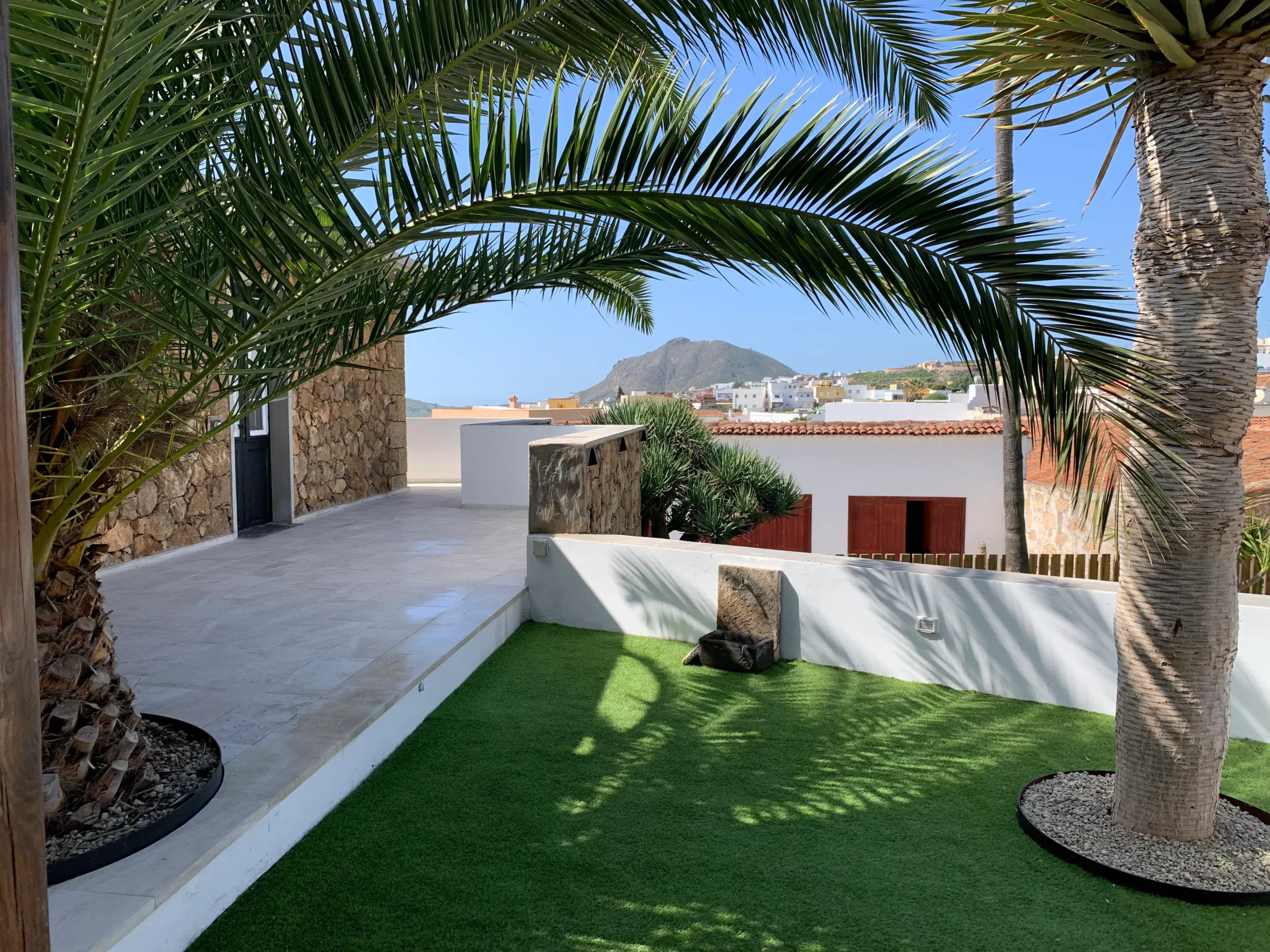 Exterior de las suites al atardecer